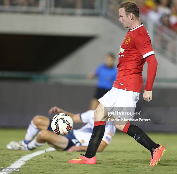 Wayne Rooney of Manchester United scores their third goal during the pre-season friendly match between Los Angeles Galaxy and Manchester United at...