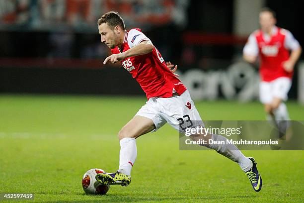 Roy Beerens of AZ in action during the UEFA Europa League Group L match between AZ Alkmaar and Maccabi Haifa FC at the AFAS Stadium on November 28,...