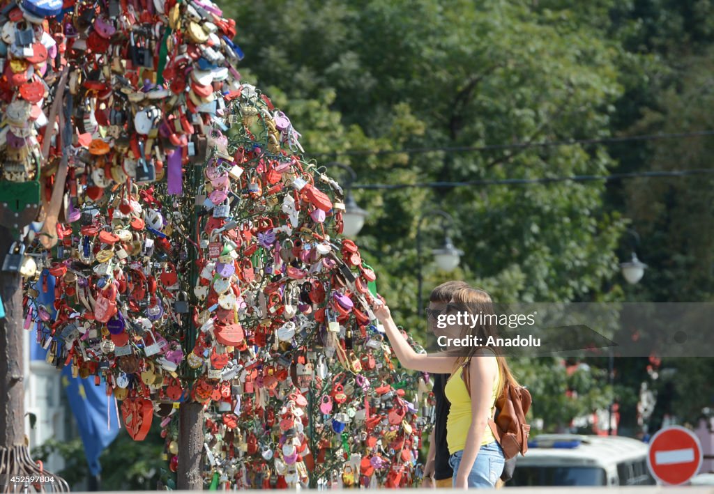 'Love locks' in Moscow