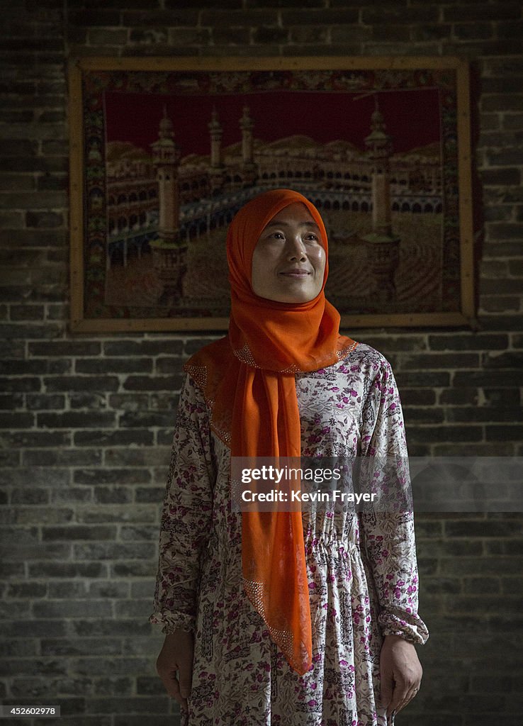 Chinese Female Muslim Imam Leads Women Of The Hui Minority