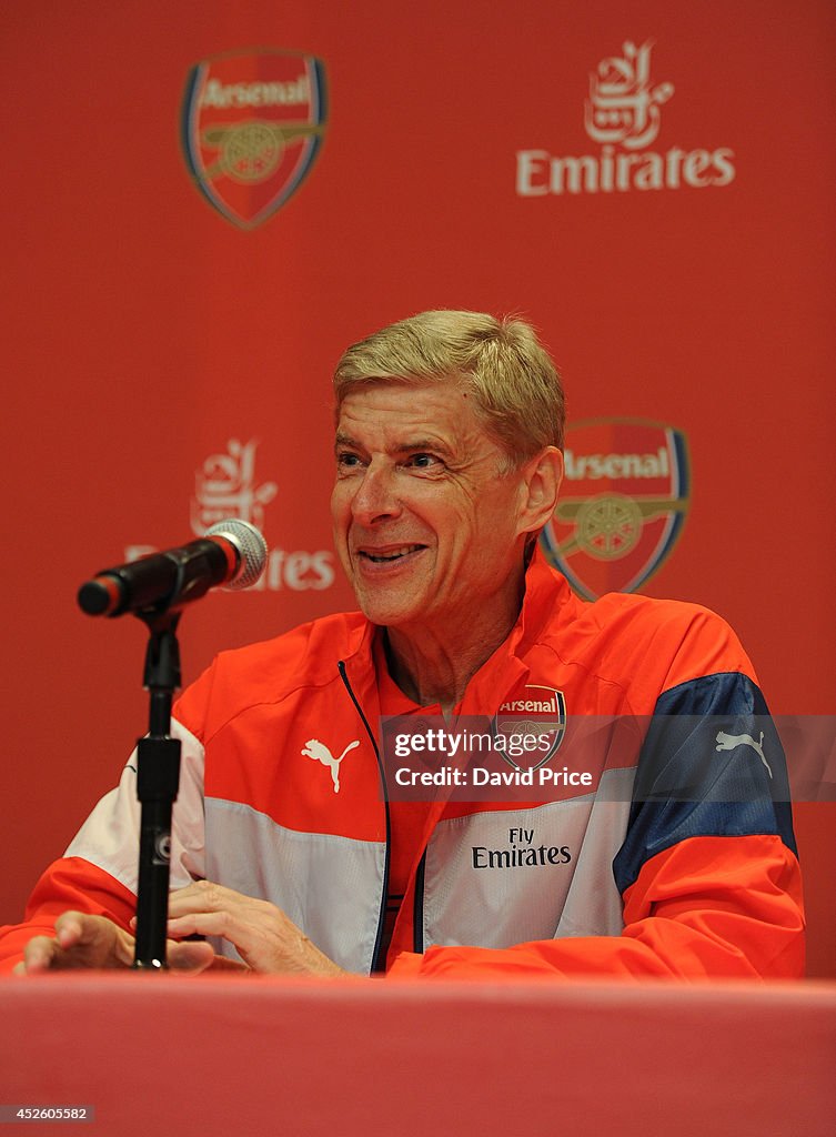 Arsenal Manager and CEO Attend Emirates Business Breakfast in New York