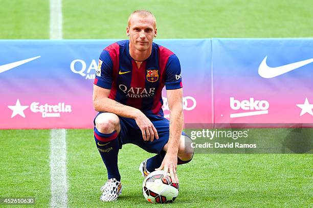 Jeremiah Mathieu 19 Barcelona Unveil New Signing Jeremy Mathieu Stock Photos, High-Res ...