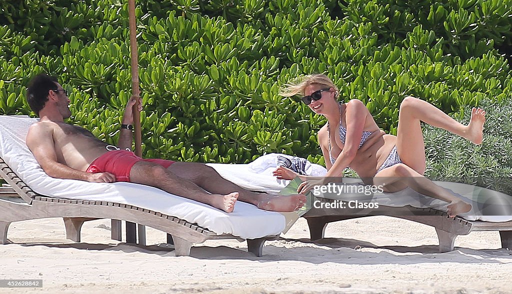Kate Upton And Boyfriend Justin Verlander Relax On Cancun Beach