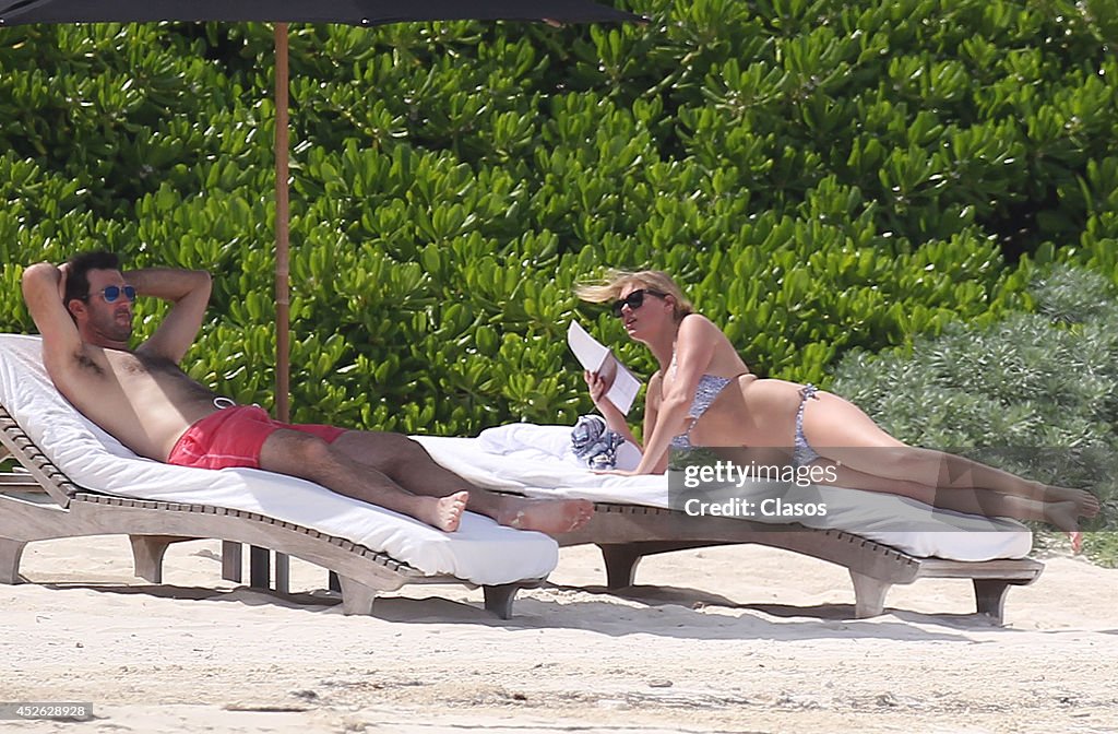 Kate Upton And Boyfriend Justin Verlander Relax On Cancun Beach