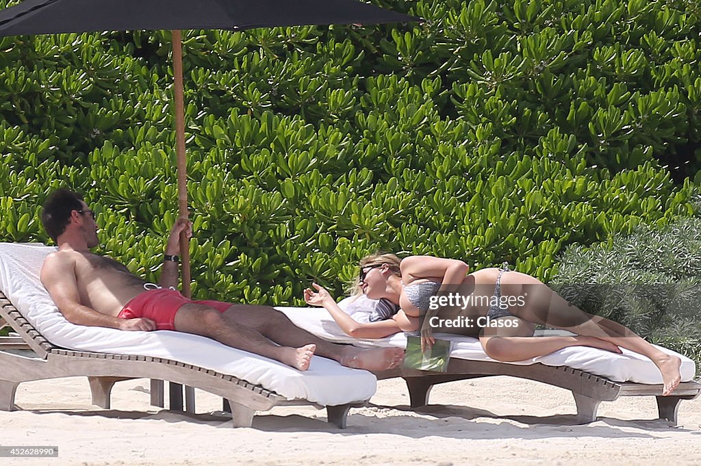 Kate Upton And Boyfriend Justin Verlander Relax On Cancun Beach