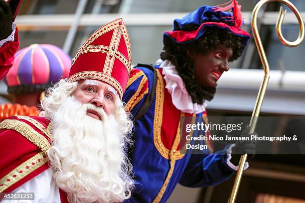 On November 16, Sinterklaas and a substantial retinue of Zwate Pieten paraded through Almere. Pete carries the Sint's staff.