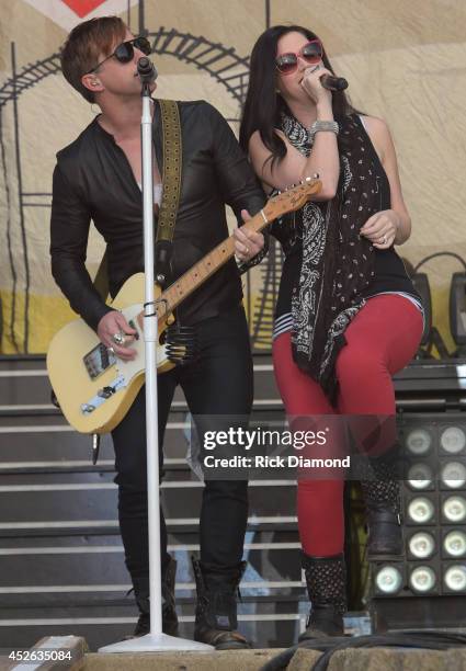 Keifer Thompson and Shawna Thompson of Thompson Square perform at Country Thunder USA - Day 1 on July 24, 2014 in Twin Lakes, Wisconsin.