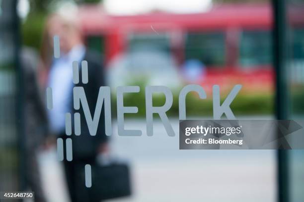 Merck Box 30 Photos & High Res Pictures - Getty Images