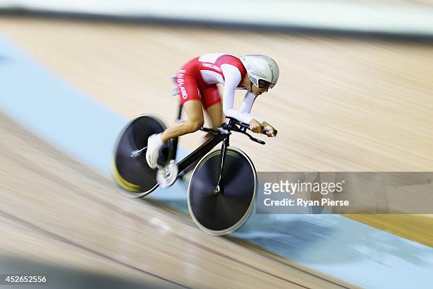 Dani King of England competes in the Women's 300m Individual Pursuit Qualifying at Sir Chris Hoy Velodrome during day two of the Glasgow 2014...