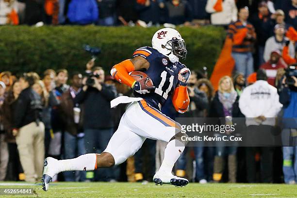 Chris Davis of the Auburn Tigers returns a missed field goal for the winning touchdown in their 34 to 28 win over the Alabama Crimson Tide at...