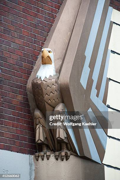 Bald Eagle Statue Photos and Premium High Res Pictures - Getty Images