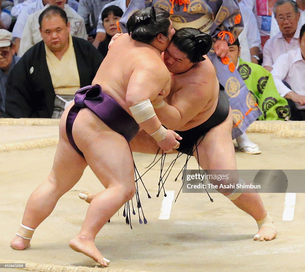 Grand Sumo Nagoya Tournament - Day 13