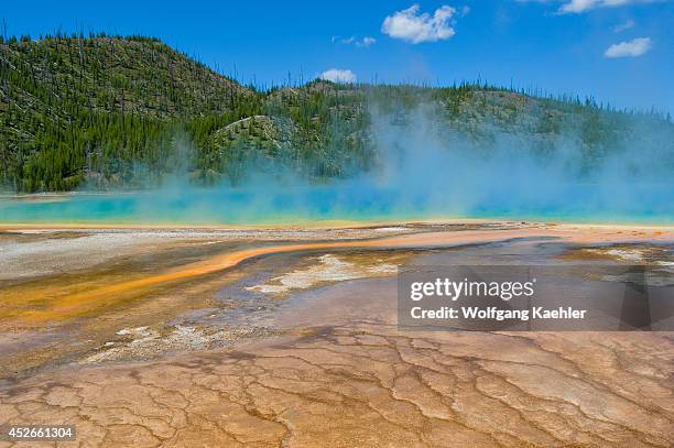 Wyoming, Yellowstone National Park, Midway Geyser Basin, Grand Prismatic Spring.