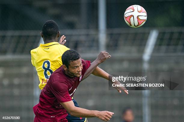 Metz' Venezuelian forward Juan Manuel Falcon vies with Sochaux' Senegalese midfielder Joseph Lopy during the friendly football match Sochaux vs Metz...