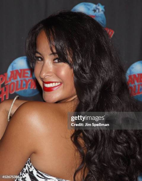 Kourtney Ramon Reed Courtney Reed Planet Hollywood Times Square Handprint Ceremony Photos ...