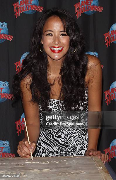 Kourtnee Reed Courtney Reed Planet Hollywood Times Square Handprint Ceremony Photos ...