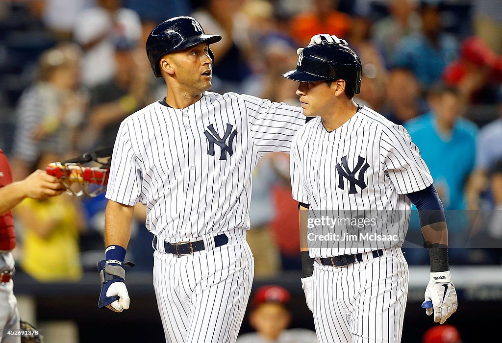 Cincinnati Reds v New York Yankees