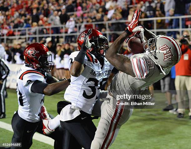 Devante Davis Photos and Premium High Res Pictures - Getty Images