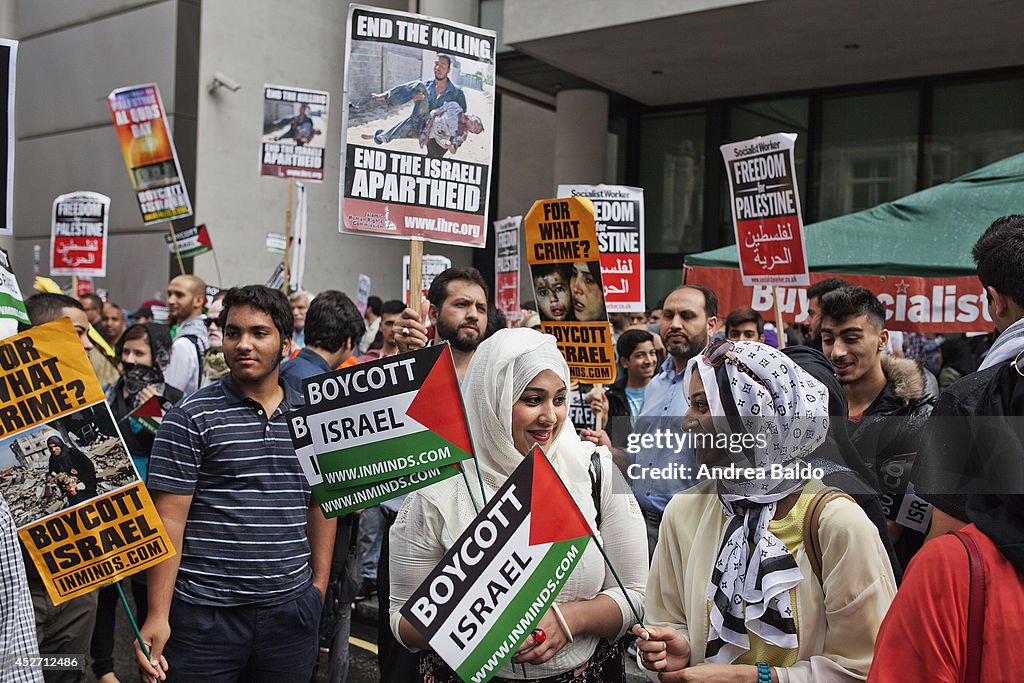 Thousands of Palestine supporters march towards the US...