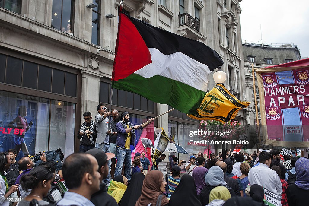 Thousands of Palestine supporters march towards the US...