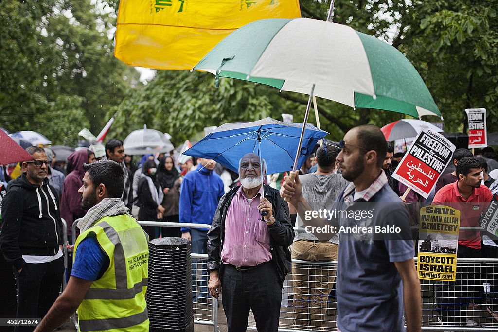 Thousands of Palestine supporters outside the US Embassy in...