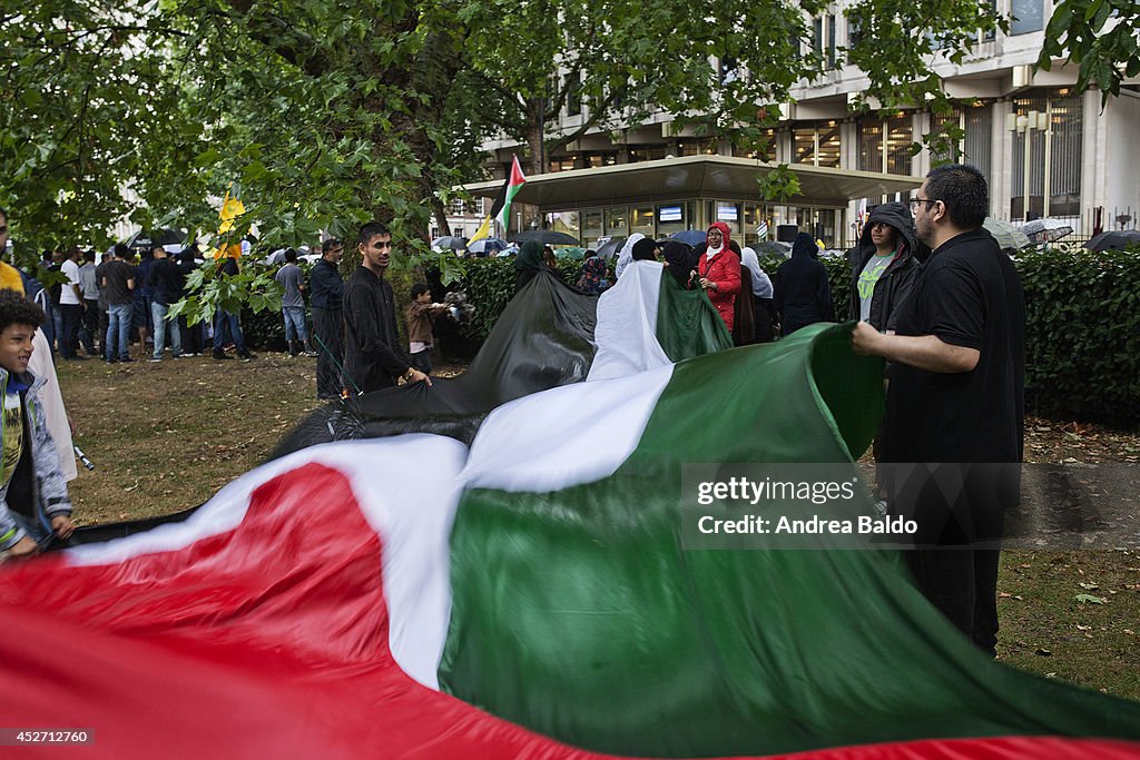 Thousands of Palestine supporters outside the US Embassy in...