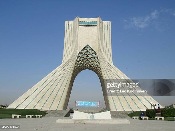 De Azadi-toren is in 1971 gebouwd om het 2500-jarige jubileum van het Perzische Rijk te vieren en is nu het bekendste bouwwerk van Teheran, Iran.