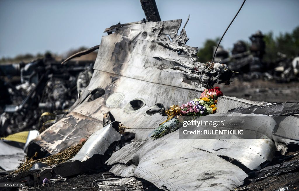TOPSHOT-UKRAINE-RUSSIA-CRISIS-MALAYSIA-ACCIDENT-CRASH