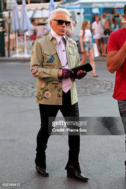 Karl Lagerfeld is seen strolling on hte port on July 26, 2014 in Saint-Tropez, France.