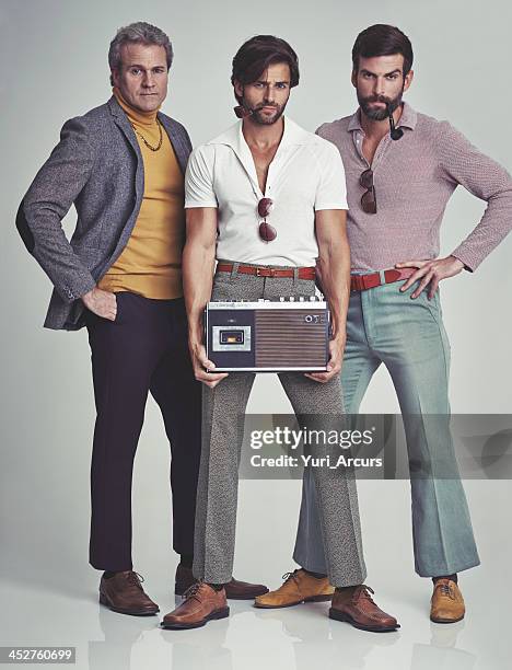 prêt à faire une style rétro ! - hippie photos et images de collection