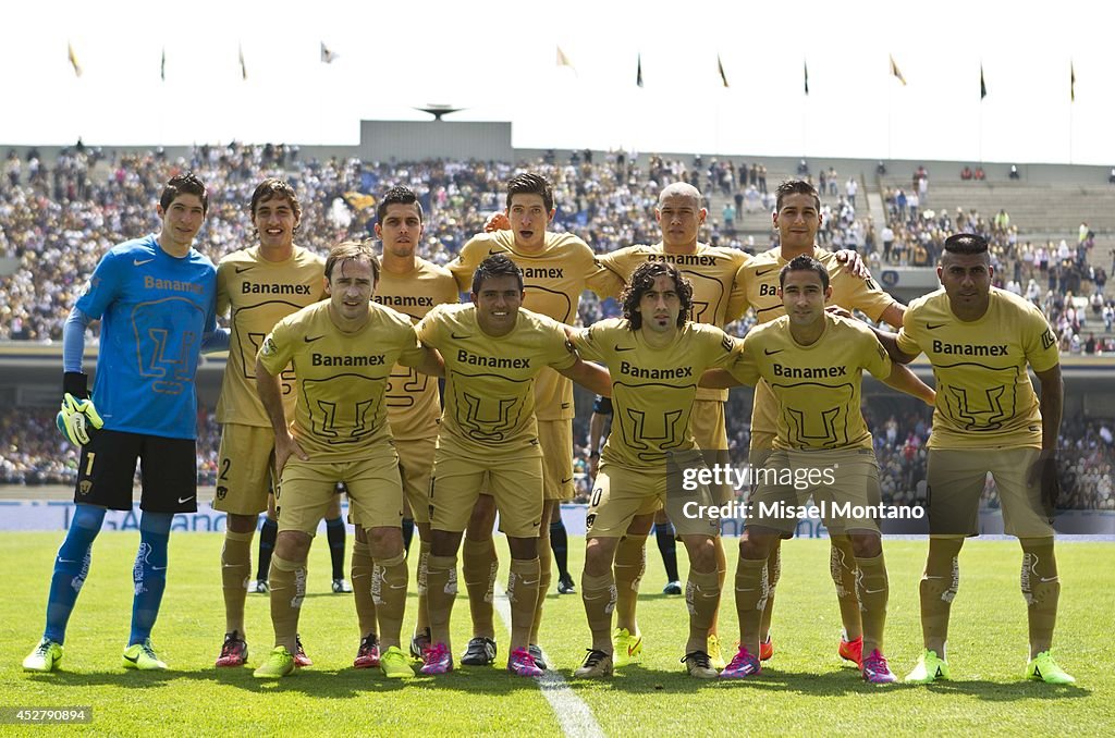 Pumas v Chivas - Apertura 2014 Liga MX