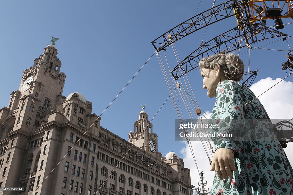 Royal De Luxe Giants Take To The Streets of Liverpool
