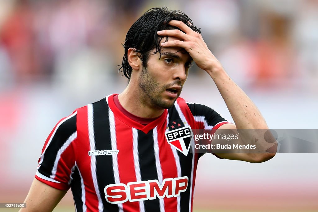 Goias v Sao Paulo - Brasileirao Series A 2014