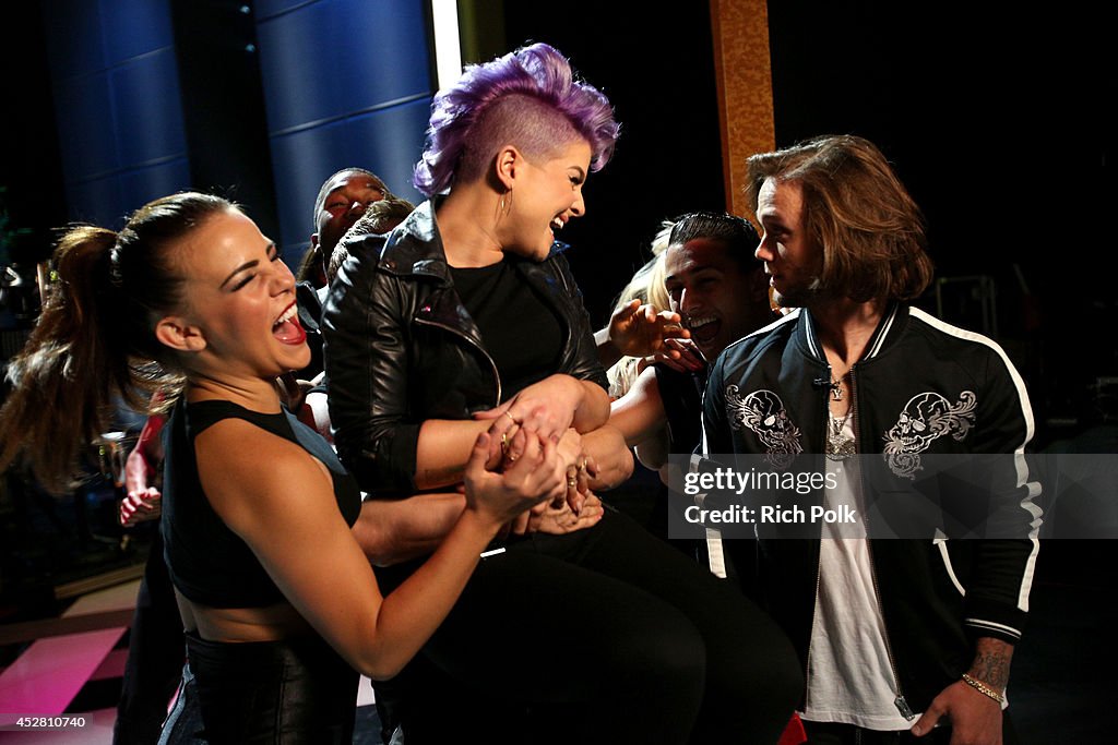 2014 Young Hollywood Awards Brought To You By Samsung Galaxy - Backstage And Audience