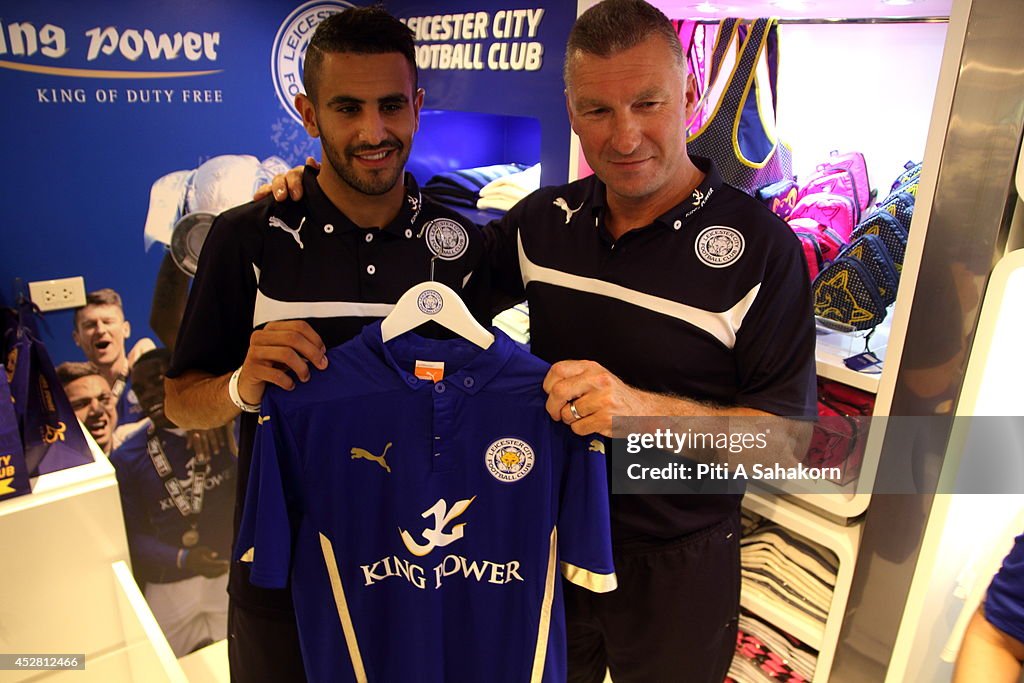 Nigel Pearson, manager of Leicester City greet with Riyad...