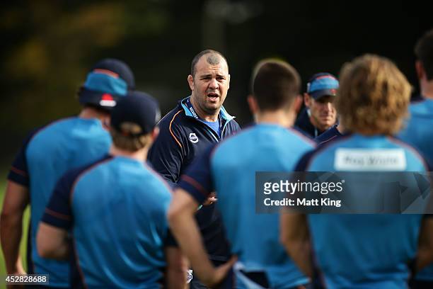 Waratahs coach Michael Cheika speaks to players during a Waratahs Super Rugby training session at Moore Park on July 28, 2014 in Sydney, Australia.
