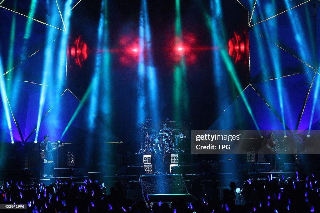 CNBLUE Perform In Taipei