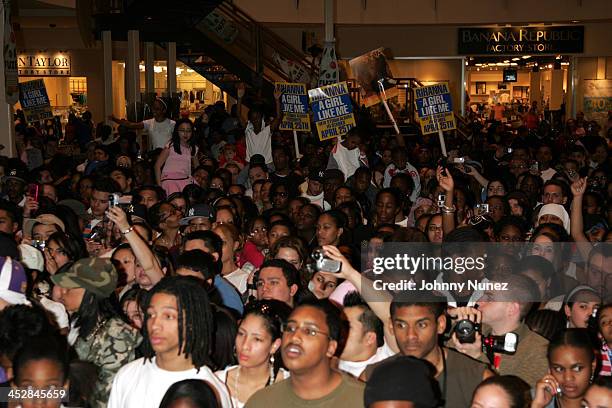 Atmosphere during Def Jam and FYI Present a Rihanna Live Performance and Autograph Sighing - April 25, 2006 at FYI Gardens Mall in Elizabeth, New...