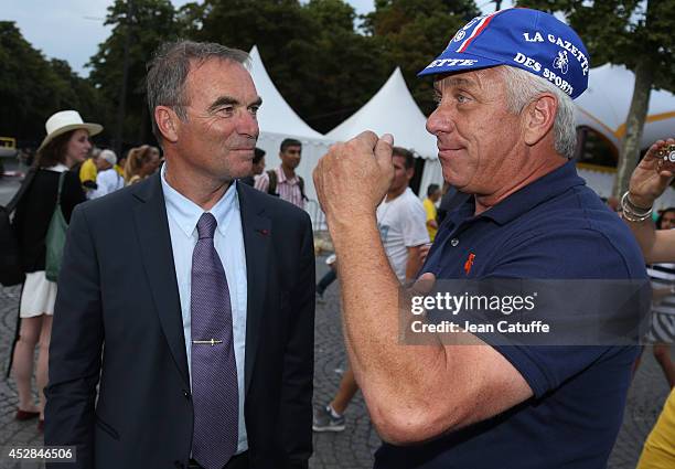 Five time winner of the Tour de France Bernard Hinault chats with three time winner of the Tour Greg LeMond of USA following the twenty one and last...