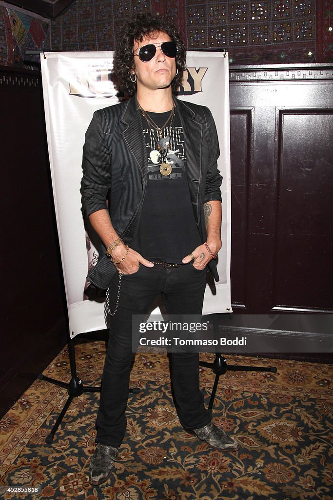 Enrique Bunbury Announces His Palosanto Tour USA 2014