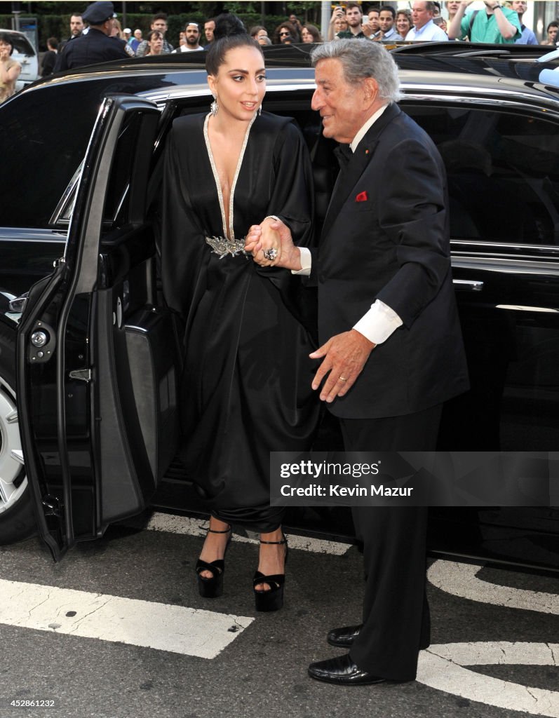 Tony Bennett and Lady Gaga "Cheek To Cheek" Taping - Red Carpet