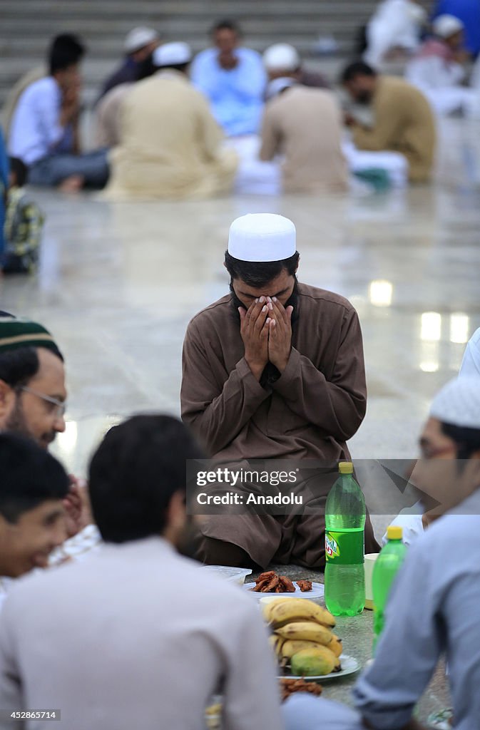 Last Ramadan fast at Faisal mosque in Islamabad