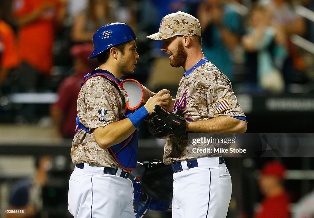 Philadelphia Phillies v New York Mets