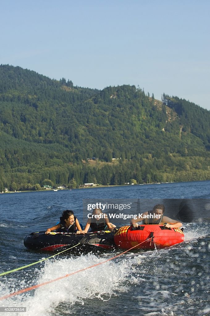 USA, Washington State, Lake Samish, Teenagers Innertubing...