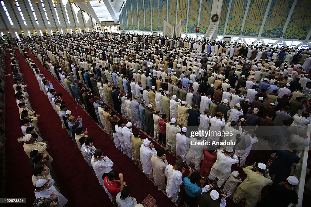 Eid al-Fitr in prayer Islamabad