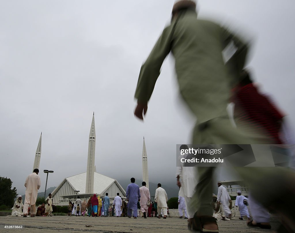 Eid al-Fitr in prayer Islamabad