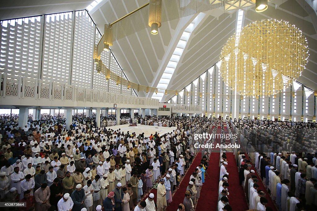 Eid al-Fitr in prayer Islamabad