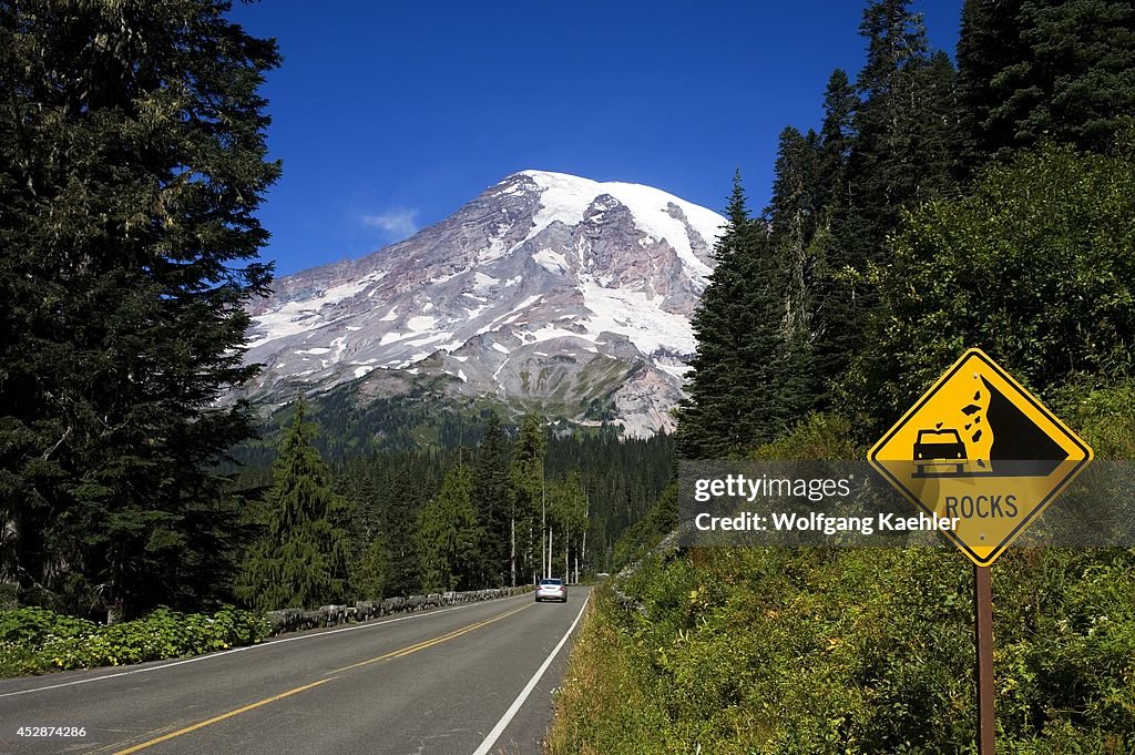 USA, Washington State, Mt. Rainier National Park, Highway...