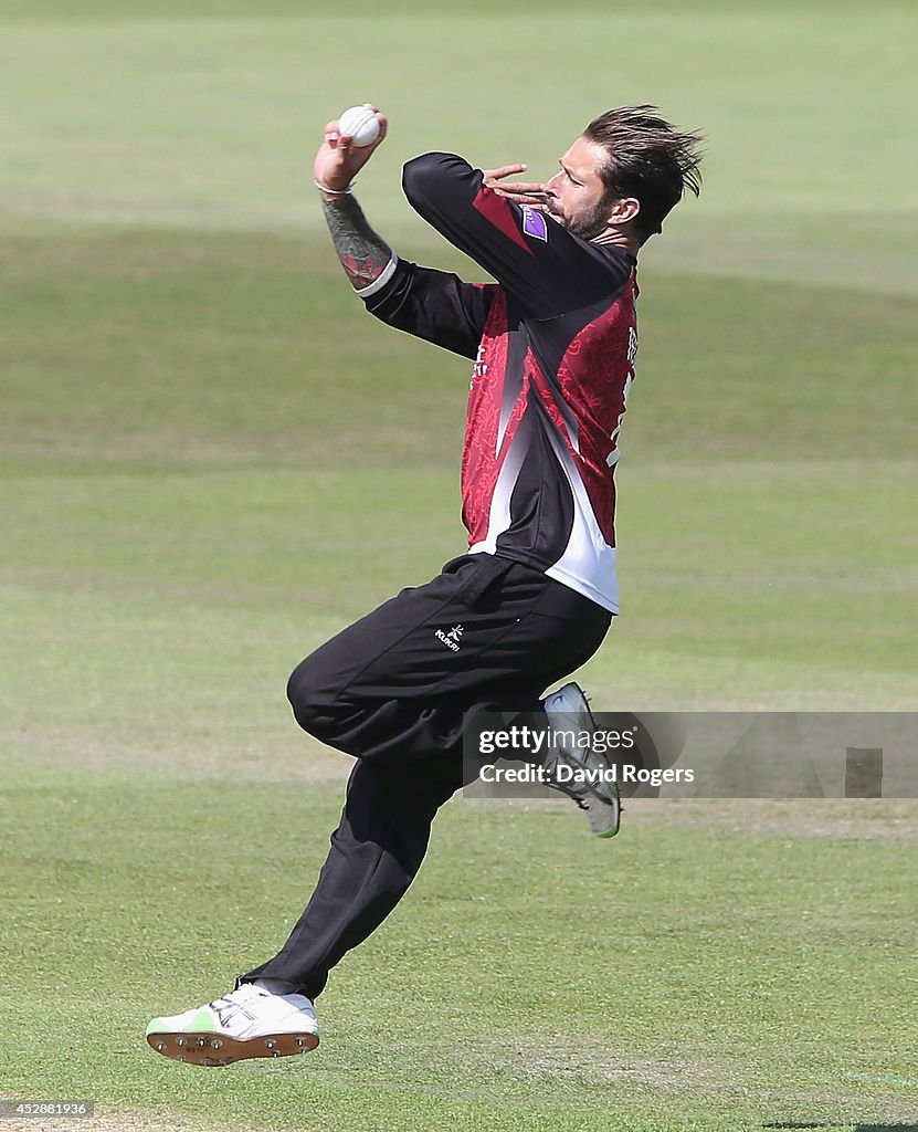 Nottinghamshire Outlaws v Somerset - Royal London One-Day Cup 2014