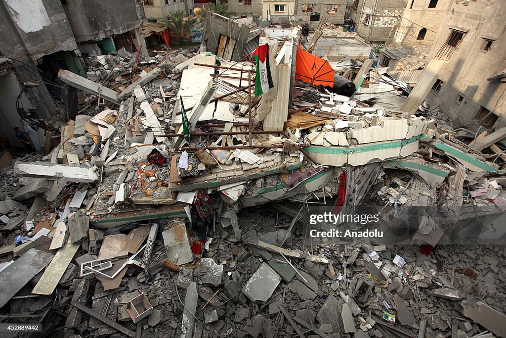 Israeli warplanes pound Haniyehs house in Gaza